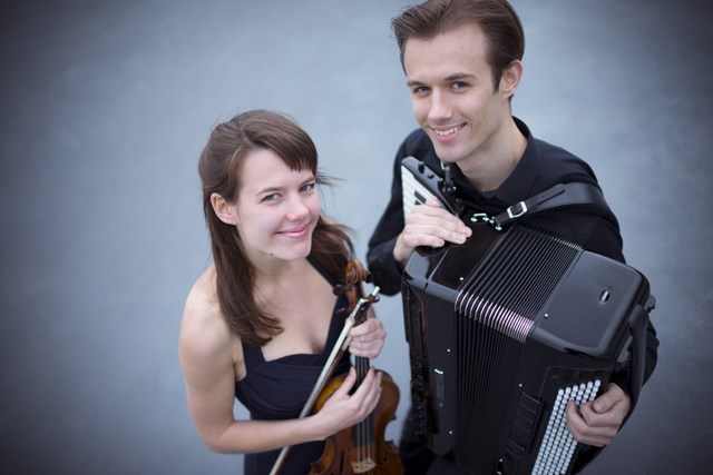 Amsterdam Duo Van MediumRes Photo-SimonVanBoxtel-6 640x480