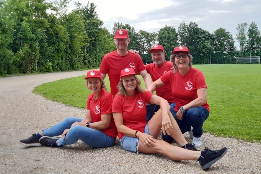 thumbnail Foto jubileumcommissie achter vlnr Koos Ursem Frans Dekker Annemarie Zweerman. Zittend vlnr Marja Wijnker Wilma Bakker.aaaa